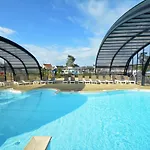 Mobil-home Confort Pres De La Avec Piscine Chauffee, 3 Chambres, Terrasse Et Parking - Fr-1-361a-74 Semesterbostad