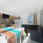 Semesterbostad Mobil-home Confort Pres De La Avec Piscine Chauffee, 3 Chambres, Terrasse Et Parking - Fr-1-361a-74 *