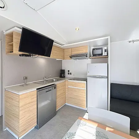 Mobil-home Confort Pres De La Avec Piscine Chauffee, 3 Chambres, Terrasse Et Parking - Fr-1-361a-74 *