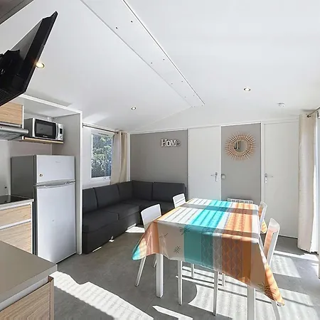 Mobil-home Confort Pres De La Avec Piscine Chauffee, 3 Chambres, Terrasse Et Parking - Fr-1-361a-74 * جولوفيل ليه باه