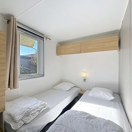 Mobil-home Confort Pres De La Avec Piscine Chauffee, 3 Chambres, Terrasse Et Parking - Fr-1-361a-74 بيت للعطل