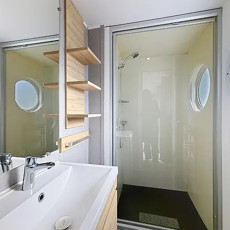 Mobil-home Confort Pres De La Avec Piscine Chauffee, 3 Chambres, Terrasse Et Parking - Fr-1-361a-74