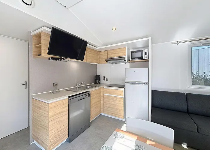 Mobil-home Confort Pres De La Avec Piscine Chauffee, 3 Chambres, Terrasse Et Parking - Fr-1-361a-74 *