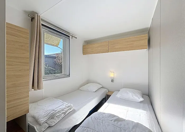 Mobil-home Confort Pres De La Avec Piscine Chauffee, 3 Chambres, Terrasse Et Parking - Fr-1-361a-74 度假居