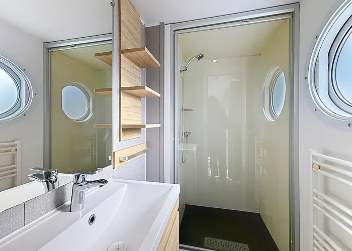 Mobil-home Confort Pres De La Avec Piscine Chauffee, 3 Chambres, Terrasse Et Parking - Fr-1-361a-74